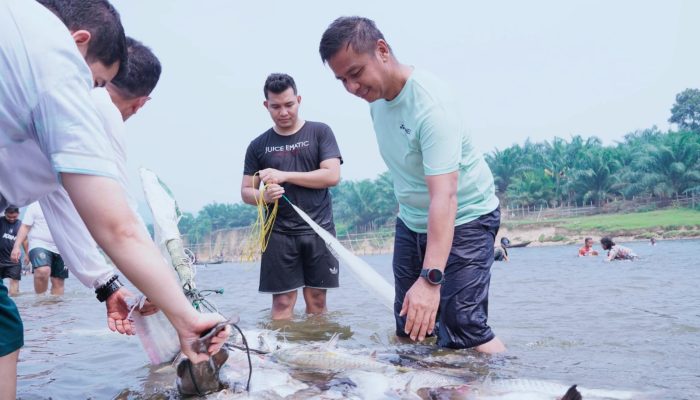 Bupati Kampar Sebut Mancokau Ikan Lubuk Larangan Kearifan Lokal Menjaga Alam dan Menyatukan Masyarakat