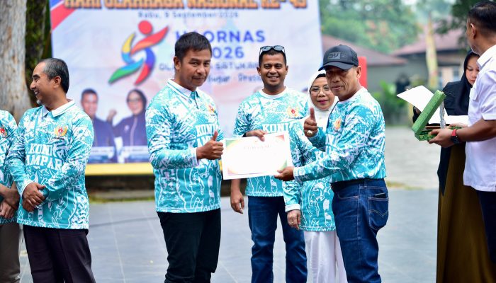 Bupati Kampar Serahkan Penghargaan Kepada Insan Olahraga Kampar Sempena Haornas