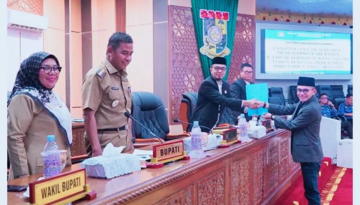 Bupati Kampar Sampaikan Ranperda Perubahan APBD TA 2026 dalam Rapat Paripurna DPRD