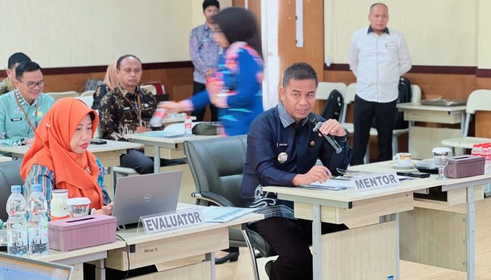 Bupati Kampar Ahmad Yuzar Didampingi Sekda Menjadi Mentor PIM II Untuk 4 Kepala Dinas
