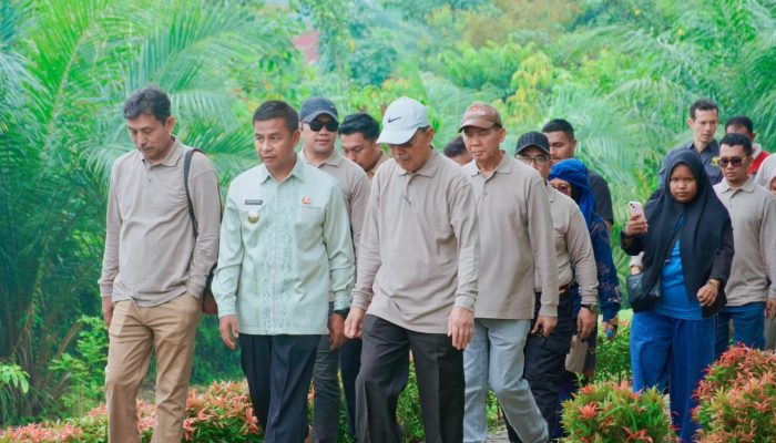 Para Ahli Internasional Bersama Bupati Kampar Hadiri Grand Opening Kebun Raya Universitas Pahlawan