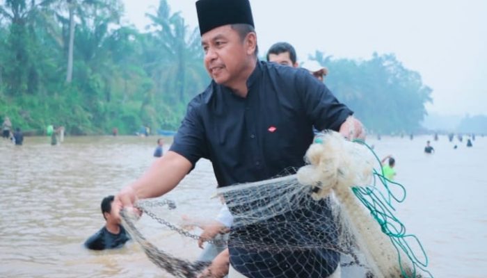 Buka Ikan Antau Larangan Desa Siberuang, Bupati Kampar: Jaga Adat, Lestarikan Sungai, Wariskan untuk Anak Cucu