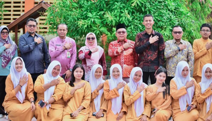 Wakil Bupati Kampar Dr. Hj. Misharti Serahkan Bantuan Bidang Keagamaan CSR PT Riau Petroleum Mahato