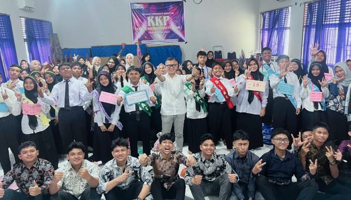 Ketua Bawaslu Jadi Pemateri di KKP OSIS SMAN 1 Bangkinang Kota, Sampaikan Materi Pendidikan Pemilih Pemula ‎