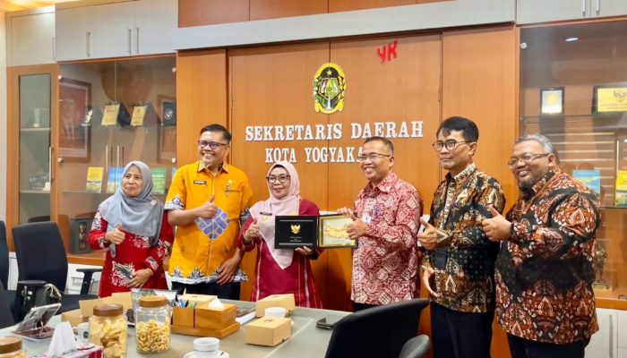 Wakil Bupati Kampar Dr. Hj. Misharti Dorong UMKM Kampar Naik Kelas Saat Kunjungan Kerja di Yogyakarta.
