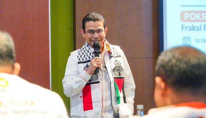 Hendry Munief Bedah Program Mitra Komisi VII DPR RI saat Bimteknas DPP PKS se-Indonesia